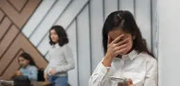 Kenali tanda-tandanya agar orang tua bisa memberikan respons yang tepat dan membantu anak menghadapi cyberbullying.(Foto/Dok: Magnific)