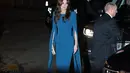 Kate Middleton tiba di Royal Albert Hall dengan mengenakan gaun Safiyaa berwarna teal yang memukau. (Daniel LEAL / AFP)