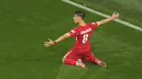 Selebrasi striker Timnas Turki, Arda Guler setelah mencetak gol kedua timnya ke gawang Timnas Georgia pada laga matchday pertama Grup F Euro 2024 di Westfalenstadion, Dortmund, Jerman, Selasa (18/6/2024). (AP Photo/Andreea Alexandru)