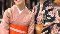 Gadis yang bernama lengkap Adhisty Zara Sundari Kusumawardhani ini tampak cantik dan menawan dengan busana tradisional Jepang, Kimono. (Liputan6.com/IG/@iamopay)