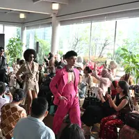 Indonesia Fashion Week 2025 mengangkat tema 'Ronakultura Jakarta', memadukan budaya Betawi dengan inovasi modern untuk mendorong ekonomi kreatif.