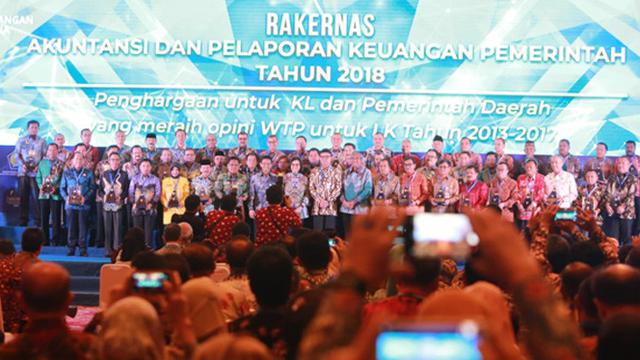 Raih 5 Kali WTP Berturut-turut, Bupati Siak Kembali Terima Penghargaan dari Menkeu