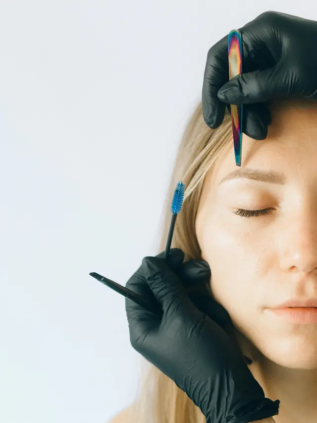 6 Cara Tepat Merawat Bulu Mata Extension Agar Tahan Lama