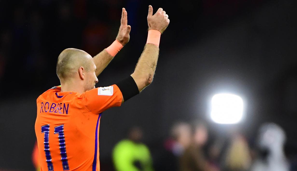 Kapten Belanda, Arjen Robben, memutuskan untuk pensiun dari timnas setelah gagal lolos ke Piala Dunia. Winger Bayern Munchen ini mencatat 96 caps dengan mencetak 37 bersama Der Oranje. (AFP/Emmanuel Dunand)