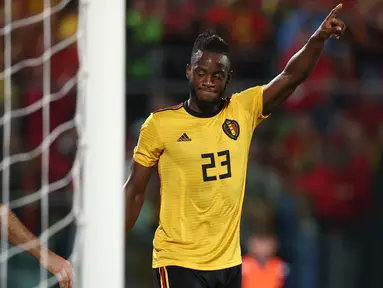 Striker Belgia, Michy Batshuayi, merayakan gol yang dicetaknya ke gawang San Marino pada laga Kualifikasi Piala Dunia 2022 di Olympic Stadium, Serravalle, Jumat (6/9). San Marino kalah 0-4 dari Belgia. (AFP/Isabella Bonotto)