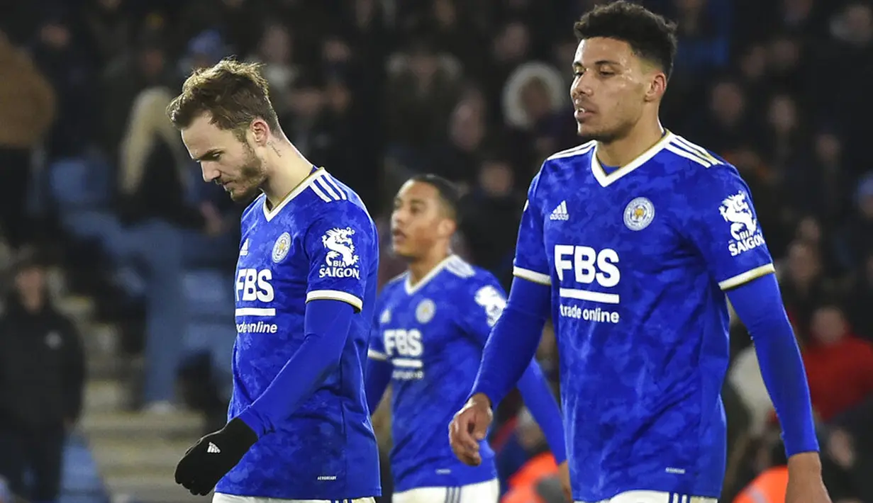 Reaksi para pemain Leicester City usai kemasukan gol dari Tottenham Hotspur pada pertandingan sepak bola Liga Inggris di King Power Stadium, Leicester, Inggris, 19 Januari 2022. Tottenham menang 3-2. (AP Photo/ Rui Vieira)
