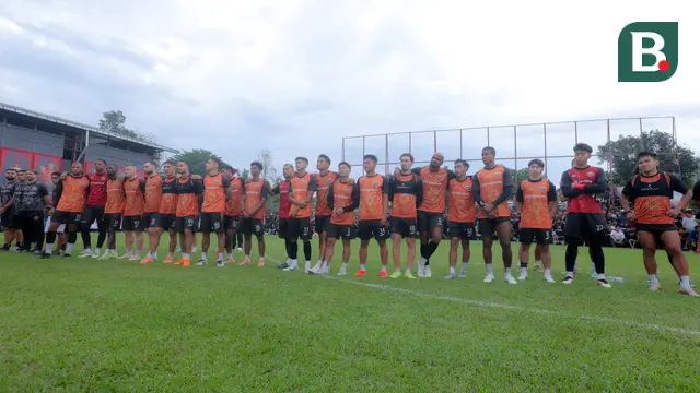 Foto: Pemain Asing Persija Takjub Didatangi Ribuan The Jak Mania saat Sesi Latihan Jelang Lawan Persib di BRI Super League