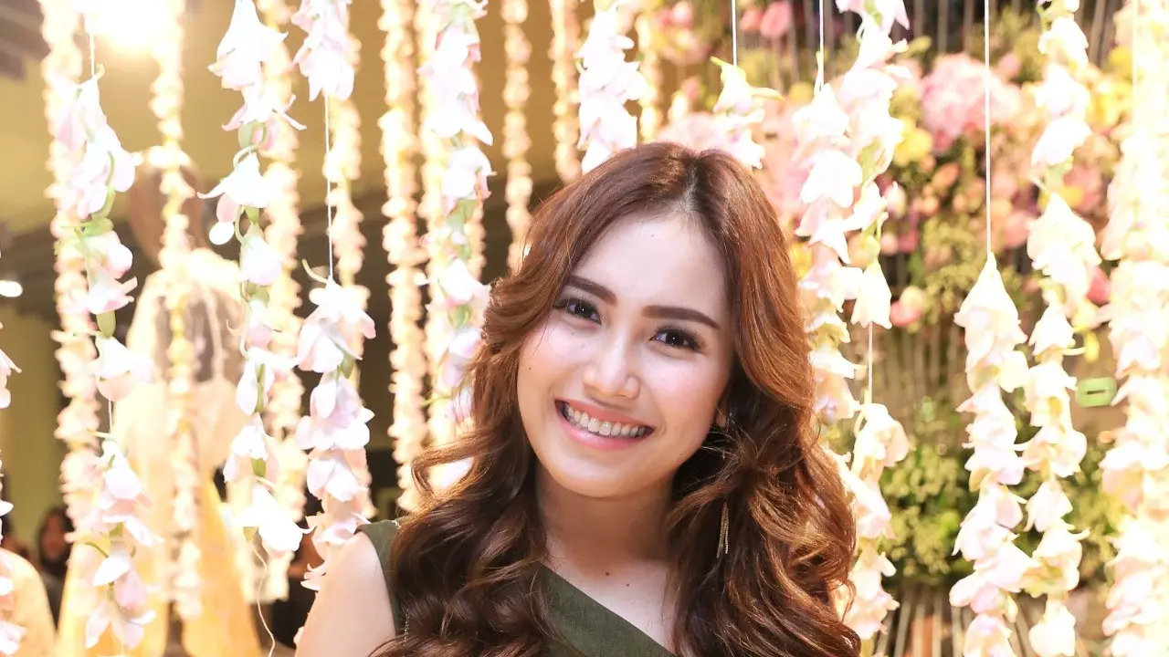 [Bintang] Ayu Ting Ting