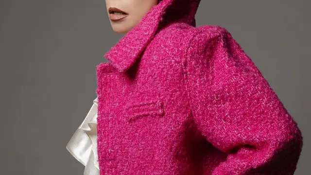 Profil Melly Goeslaw yang Nyanyi Lagu Gantung dengan Lirik Anggaran saat Rapat di Komisi X. (instagram/melly_goeslaw)