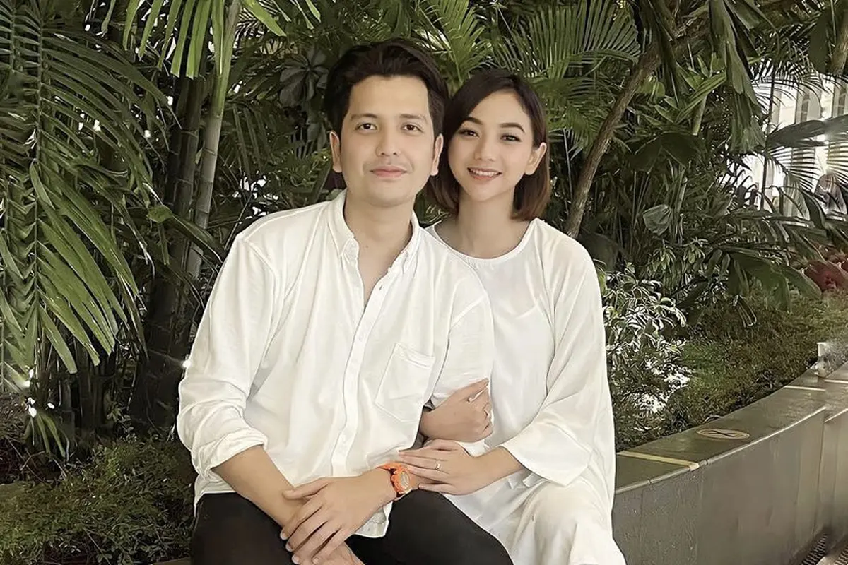 Tampilan Sederhana Glenca Chysara Pemain Ikatan Cinta saat Lamaran