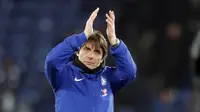 Pelatih Chelsea, Antonio Conte, saat pertandingan melawan Leicester City pada laga perempat final Piala FA di Stadion King Power, Minggu (18/3/2018). Leicester City takluk 1-2 dari Chelsea. (AP/Frank Augstein)