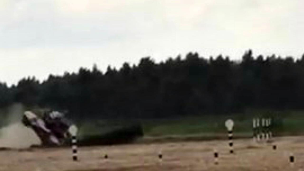 Mengintip Latihan Persiapan Balapan Tank