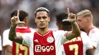 Antony Matheus Dos Santos berselebrasi usai mencetak gol kedua Ajax Amstedam saat menghadapi Groningen pada pertandingan Eredivisie atau Liga Belanda di&nbsp;Johan Cruijff Arena,&nbsp;Amsterdam,&nbsp;Minggu, 14 Agustus 2022. (MAURICE VAN STEEN / ANP / AFP)