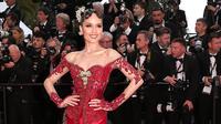 Model Atasan Kebaya dan Bawahan Batik Modern, Padu Padan Cinta Laura di Cannes 2025