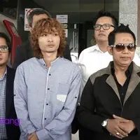 Adie Mohawk selaku suami dari Sylvia Yolanda yang menjadi korban kebakaran Inul Vizta cabang Manado datang ke Bareskrim, Mabes Polri dan siap membawa bukti tentang kelalaian pihak gedung hingga terjadinya peristiwa kebakaran tersebut.