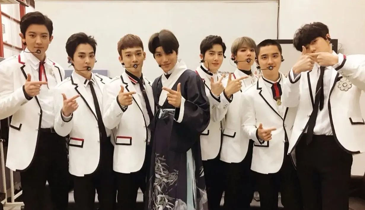Saat ini EXO disibukkan dengan comebacknya sub unitnya, EXO-CBX. Mereka resmi merilis album baru yang berjudul Blooming Days pada 10 April lalu. (Foto: koreaboo.com)