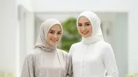 Dress Panjang Simple Elegan untuk Muslimah. Foto: Gemini