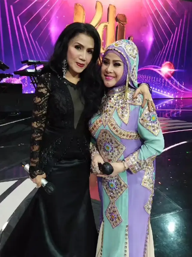 6 Gamis Glamor ala Elvy Sukaesih, Inspirasi Awet Muda di Usia 74 Tahun