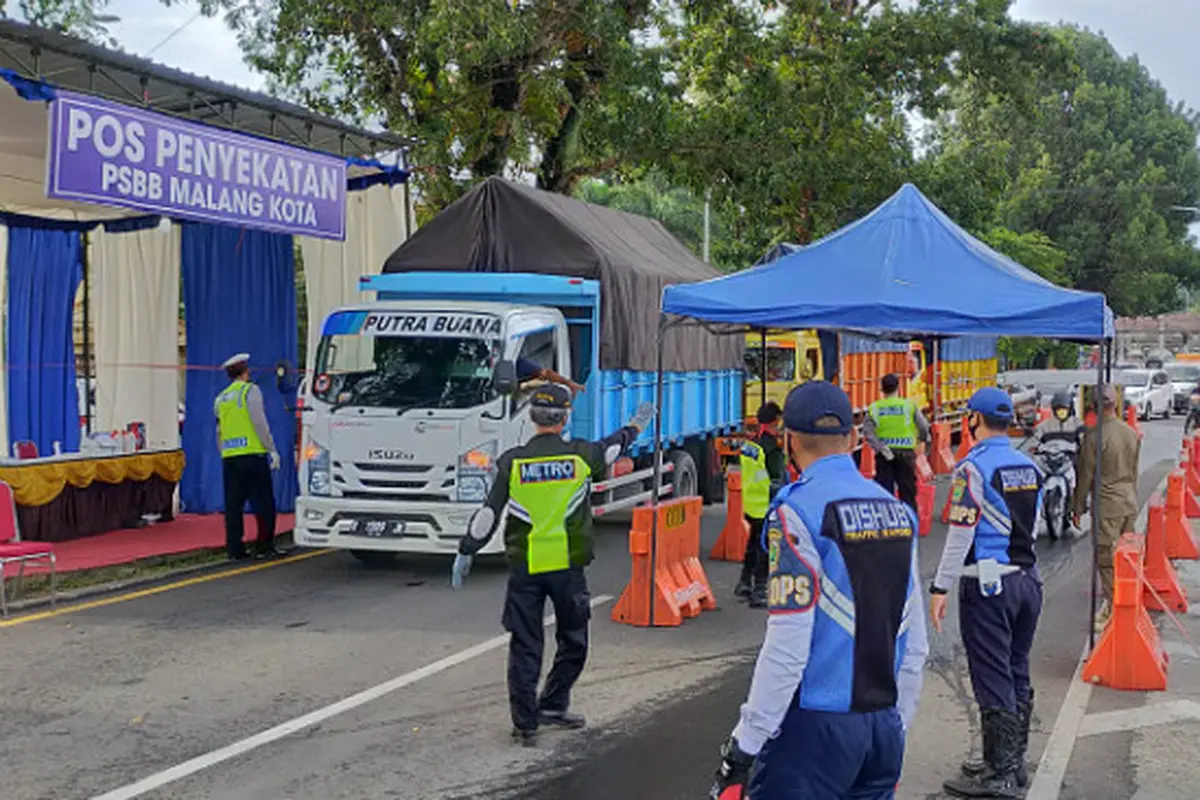 Ribuan Kendaraan Tidak Lolos Pemeriksaan Pos Pengamanan PSBB di Malang
