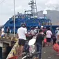 Evakuasi warga terdampak erupsi Gunung Ruang keluar dari Pulau Tagulandang, Kabupaten Kepulauan Sitaro, Sulut.