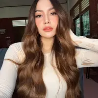 Hampir sama dengan Aaliyah Massaid, Mahalini Raharja kenakan outfit warna krem saat maternity shoot [@mahaliniraharja]