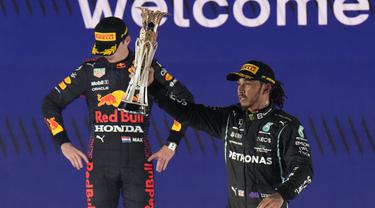 FOTO: Menang F1 GP Arab Saudi, Lewis Hamilton Samai Poin Max Verstappen