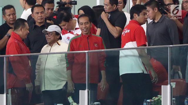 Pakai Jersey Timnas, Jokowi Tonton Pertandingan Final Piala Presiden 2018