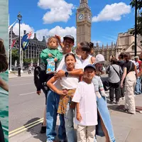 Potret keseruan selebriti liburan bersama anak. [Instagram/gisel_la] [Instagram/jenniferbachdim]