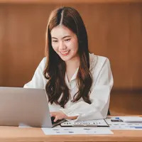 ilustrasi perempuan bekerja/Daenin/Shutterstock