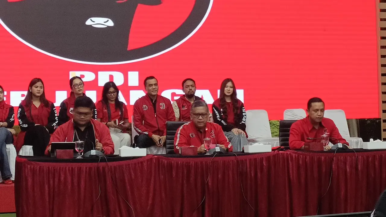 Sekjen PDIP Hasto Kristiyanto saat konferensi pers di Kantor DPP PDIP, Jakarta, Rabu (20/11/2024). (Merdeka.com/Alma Fikhasari)