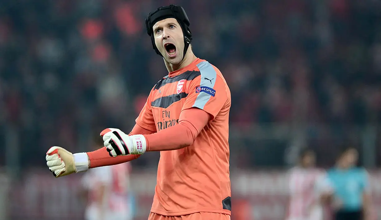 Kiper asal Ceko, Petr Cech diboyong Arsenal dari Chelsea. Pesepak bola berusia 33 tahun itu diboyong dengan harga sebesar 15 juta poundsterling. (AFP/Louisa Gouliamaki)