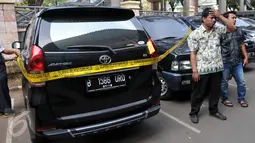 Mobil tersangka penyelundupan sabu seharga Rp 8 miliar disita polisi, Jakarta, Kamis (12/11/2015). Polisi hampir dikelabui karena sabu ini disembunyikan di bagian mobil yang sulit dijangkau.  (Liputan6.com/Gempur M Surya)