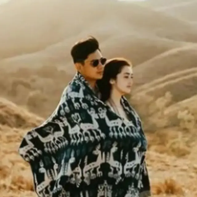 Liburan Bareng, Ini 7 Potret Mesra Ranty Maria dan Rayn Wijaya saat di Sumba