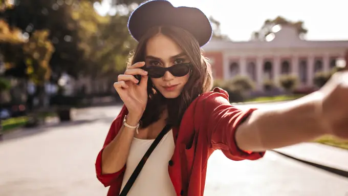 wanita november sikap tegas