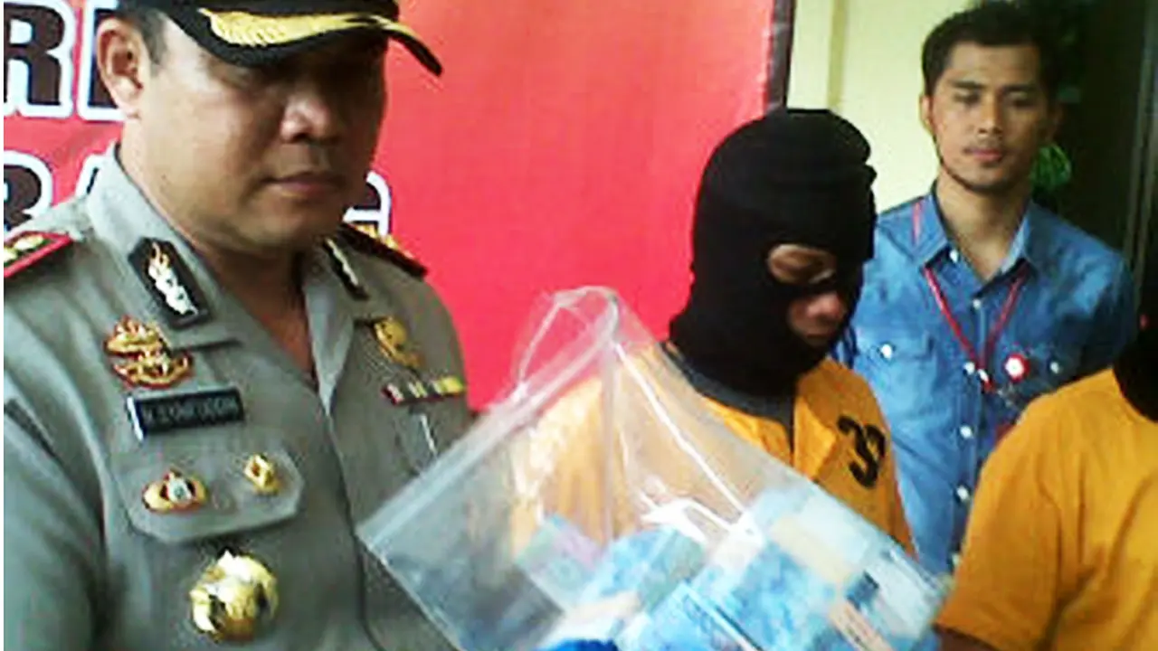 Uang palsu