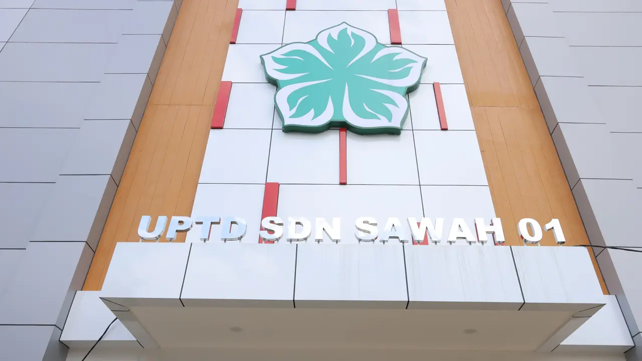 Renovasi SD dilakukan Pemkot Tangerang Selatan (Tangsel), Banten.