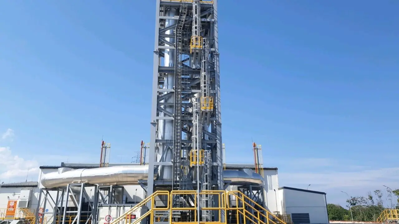 Pembangkit Listrik Tenaga Mesin Gas (PLTMG) Kupang Peaker berkapasitas 40 Megawatt (MW). (Dok PLN)