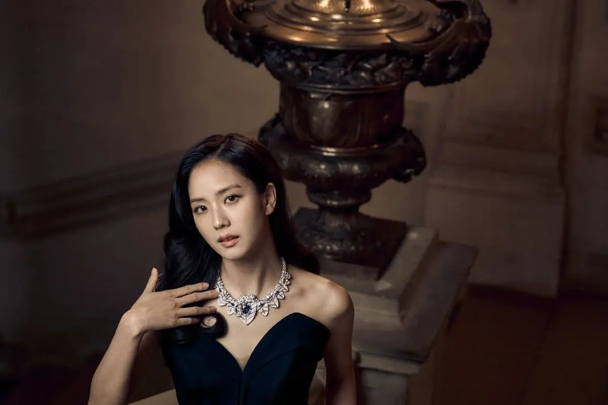Gaya Mahal Jisoo BLACKPINK di Grand Dîner du Louvre: Pancarkan Aura Puteri Bangsawan dengan Kalung Sapphire 26 Karat