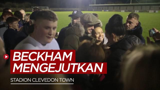 Berita video Mantan Pemain Manchester United, David Beckham terlihat menonton pertandingan sepak bola di desa kecil.