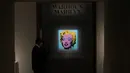Lukisan "Shot Sage Blue Marilyn" karya Andy Warhol ditampilkan selama pratinjau pers di New York, Senin (21/3/2022). Rumah lelang Christie akan melelang lukisan potret Marilyn Monroe tersebut yang diperkirakan akan laku dengan harga US$200 juta atau sekitar Rp2,8 triliun. (TIMOTHY A. CLARY/AFP)