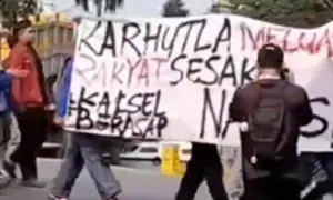 Mahasiswa menggelar aksi bertajuk #KalselLumpuh menuntut sejumlah hal, termasuk penanganan kongkret kebakara hutan. (Liputan6.com/ Dok Ist)