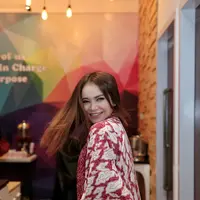 Sementara itu, mengenai impian  belum tercapai selama 20 tahun berkarir, Rossa ingin menggelar mega konser di Indonesia untuk penggemar setianya. (Adrian Putra/Bintang.com)