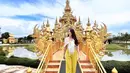 Tampil senada dengan bangunan ikonik di Thailand dengan busana bernuansa kuning, Chiang Rai memang menjadi salah satu destinasi wisata yang banyak dikunjungi para wisatawan saat liburan di Thailand. Negeri Gajah Putih, menjadi salah satu destinasi wisata yang cukup banyak diminati oleh para wisatawan dari Indonesia untuk wisata kuliner dan alam. (Liputan6.com/IG/natashawilona12)