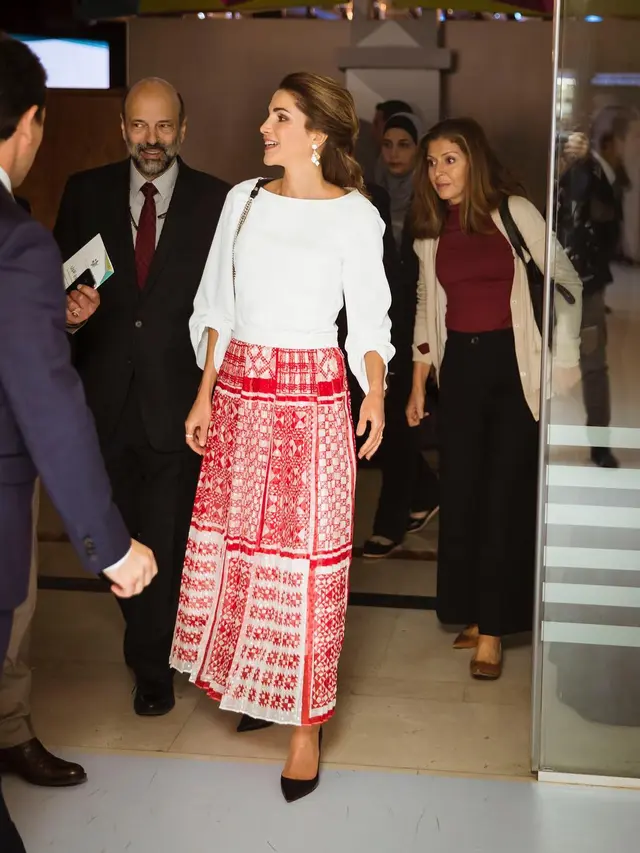 Inspirasi baju lebaran dari Queen Rania