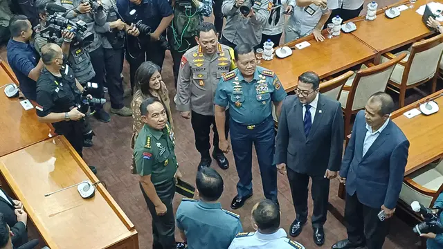 Calon Panglima TNI Agus Subiyanto di gedung DPR, Senin (13/11/2023). Dia menjalani uji kelayakan dan kepatutan atau fit and proper test di Komisi I DPR.