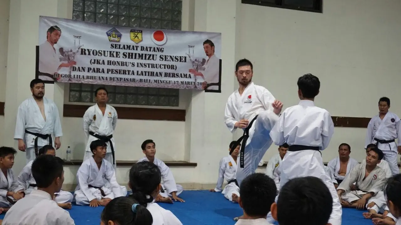 Ryosuke Shimizunya, karateka Jepang mengikuti latihan bersama di Bali