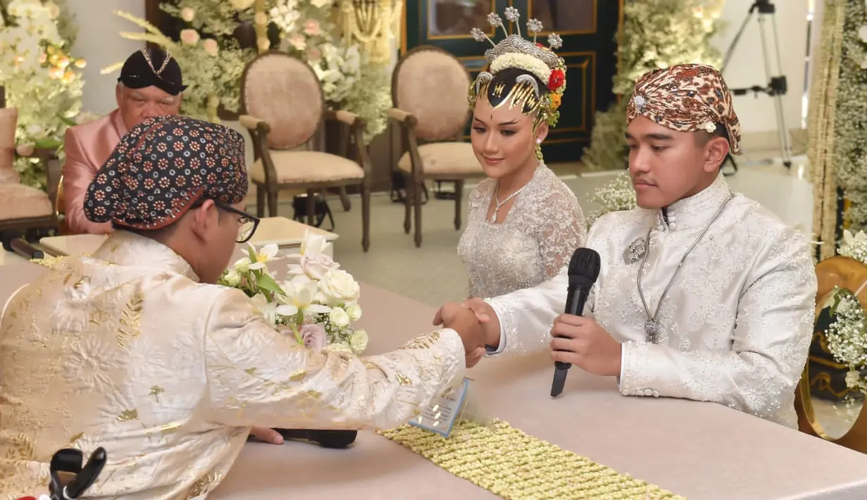 Prosesi akad nikah putra bungsu Presiden Joko Widodo, Kaesang Pangarep dengan Erina Gudono di Royal Ambarrukmo, Sleman, D.I Yogyakarta, Sabtu (9/12/2022).  Prosesi akad nikah putra bungsu Presiden Joko Widodo, Kaesang Pangarep dengan Erina Gudono tersebut digelar dengan nuansa adat Yogyakarta. (FOTO: Agus Suparto/Biro Pers Istana Kepresidenan)