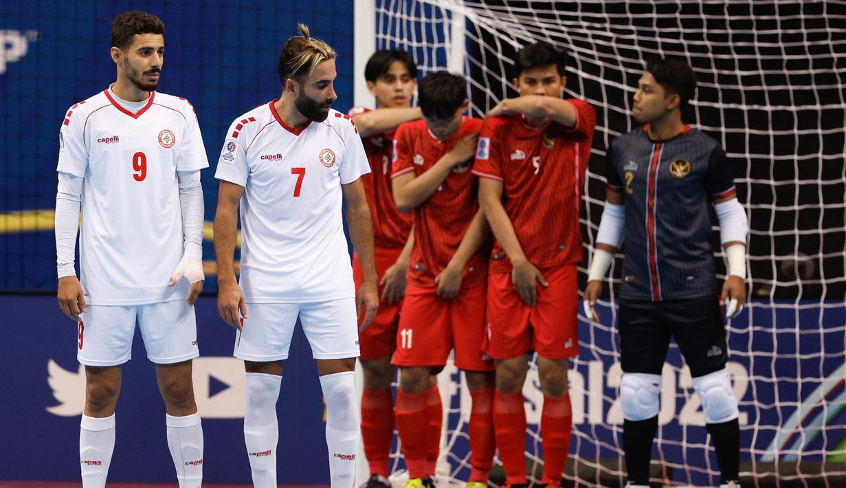 Timnas futsal Indonesia sedikit melakukan perubahan dibanding saat menghadapi Iran di laga pertama. Nizar Nayaruddin diturunkan sejak awal laga di posisi kiper menggantikan Muhammad Nazil yang dicadangkan. (AFC/Khaleel Nadoum)