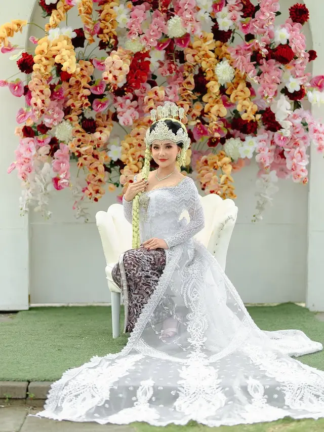 Lala Widy Gaun Pengantin Adat Sunda