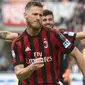 Pemain AC Milan, Ignazio Abate merayakan golnya ke gawang Hellas Verona pada lanjutan Serie A di San Siro stadium, Milan, (5/5/2018). AC Milan menang telak 4-1. (AFP/Miguel Medina)